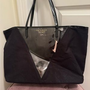 Victoria’s Secret Tote w/ non-detachable pouch